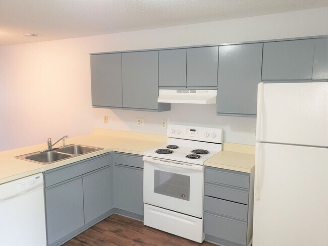 Building Photo - CANDLEWYCK