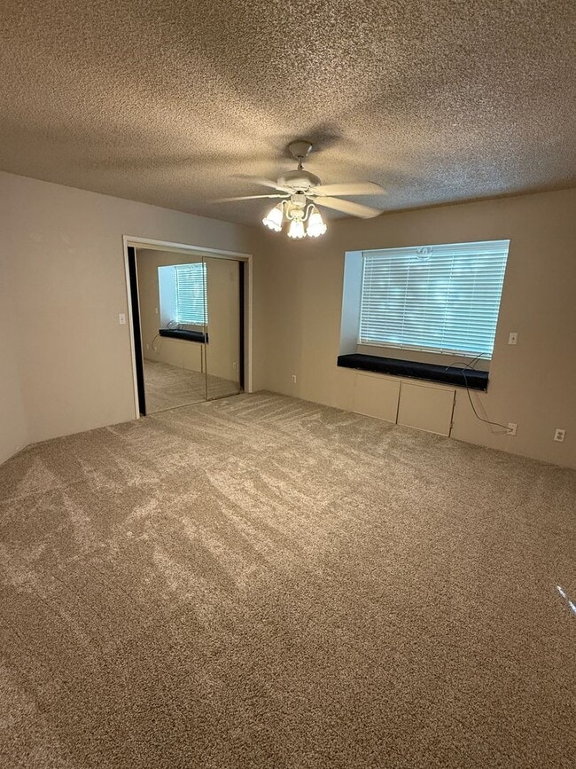 Building Photo - Beautiful Country Home! With Bonus Office/Den Room