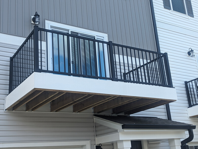 Building Photo - Room in Townhome on Scoter St