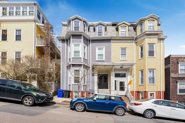 Building Photo - 402 E 7th St