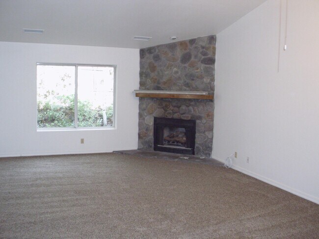 Building Photo - 2200 S Linmar Ct