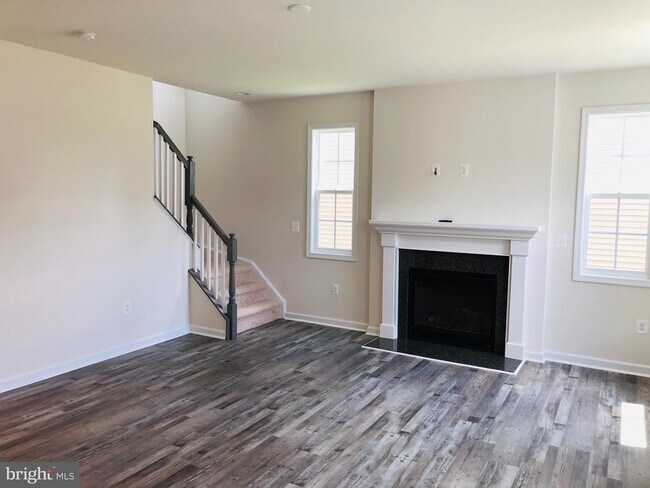 Building Photo - 336 Boxelder Dr