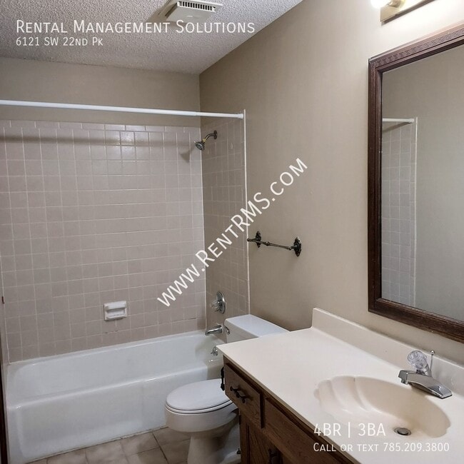 Building Photo - 6121 SW 22nd Park