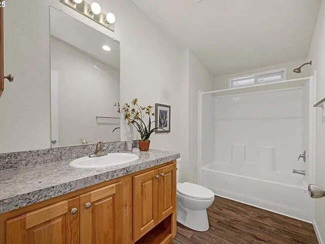 Building Photo - 2-Bedroom 1-Bathroom home in Springfield