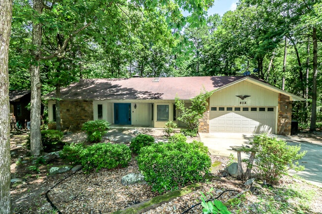 Building Photo - Beautiful 3 bedroom, 3 bath,  mother-in-law sweet with full kitchen in lower level.