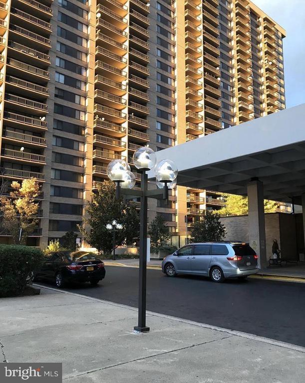 Building Photo - 3701 S George Mason Dr