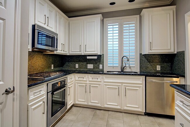 Building Photo - 1408 W Webster St