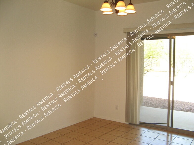 Building Photo - 1378 W Brangus Way