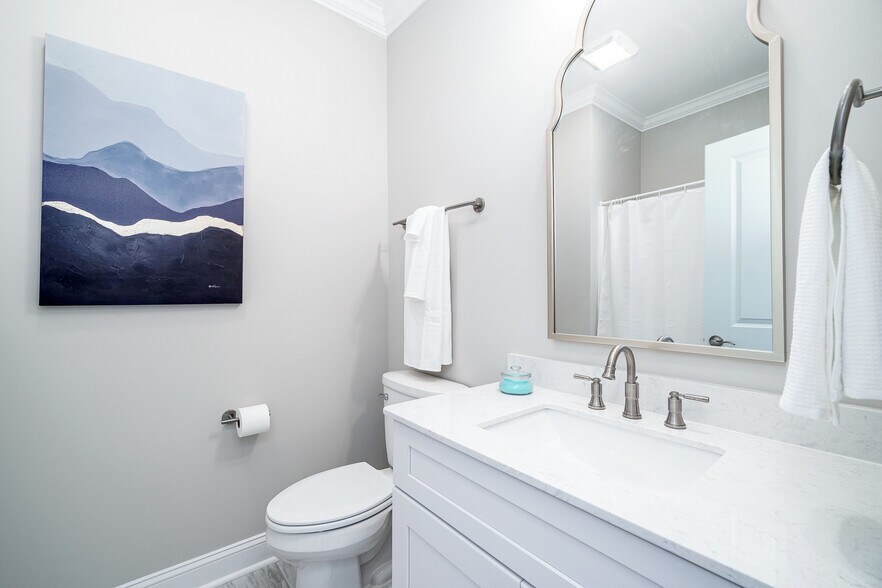 Brand new beach cottage! Public beach access at end of the street (4 min walk)! The bunk bed bedroom bathroom is one of 3 full bathrooms! - 103 S 13th St