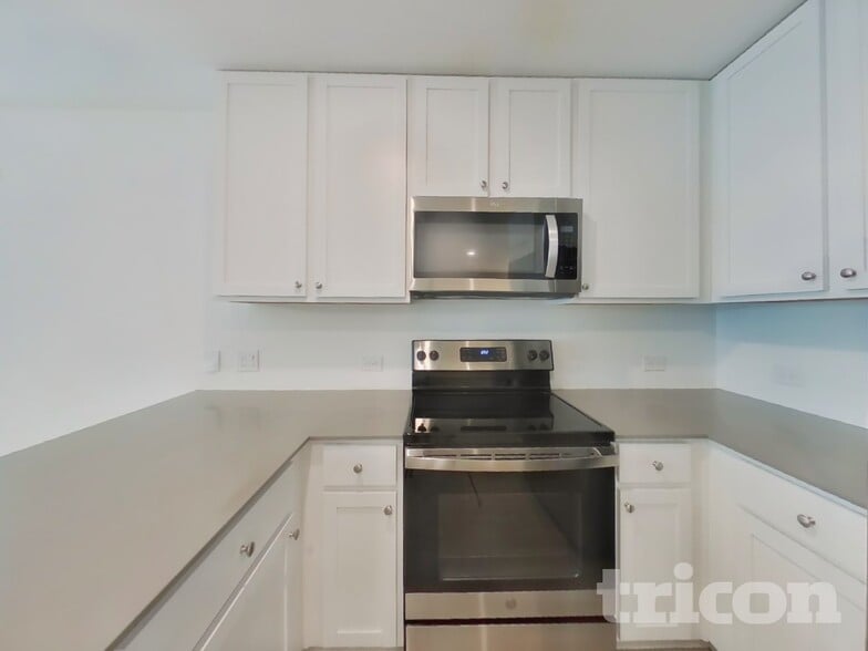 Building Photo - 5715 Vista Point