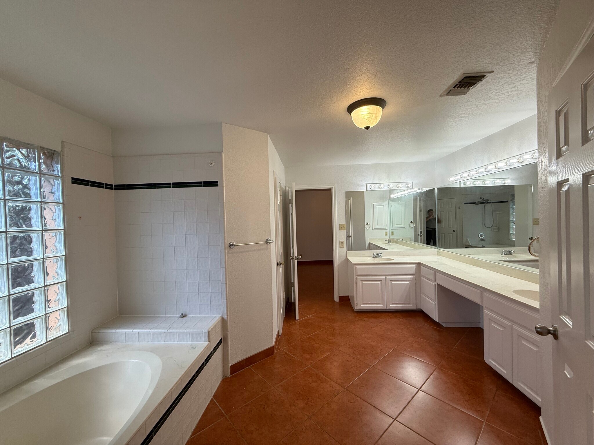 Building Photo - 1907 Summerwood Dr