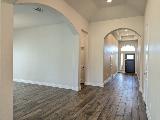 Building Photo - 2043 Blackhawk Ridge Ln