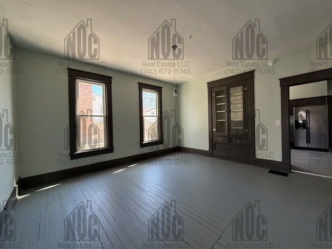 Building Photo - 726 E Main St