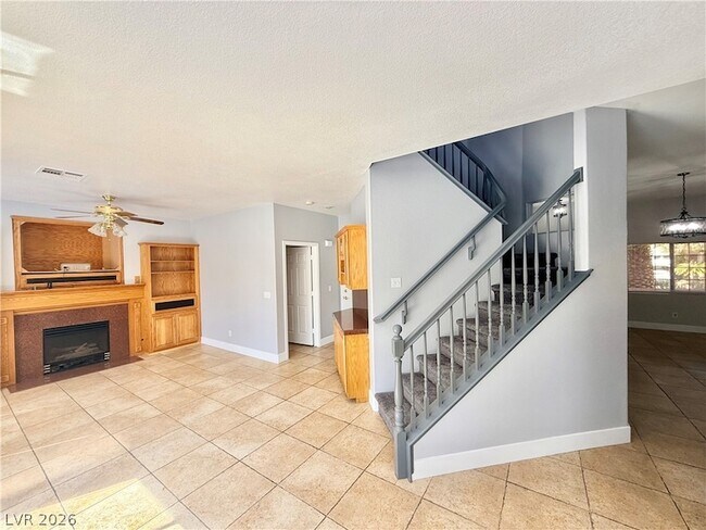 Building Photo - 1212 Diamond Valley St