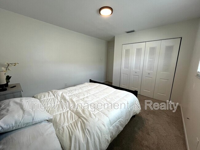 Building Photo - 1403 Stonehaven Way