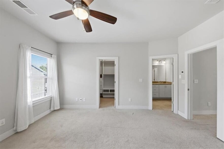 Building Photo - 3796 Oxford Cir