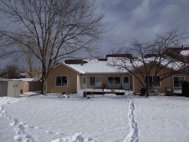 Building Photo - 2 Bedroom Townhome in Northwest Loveland