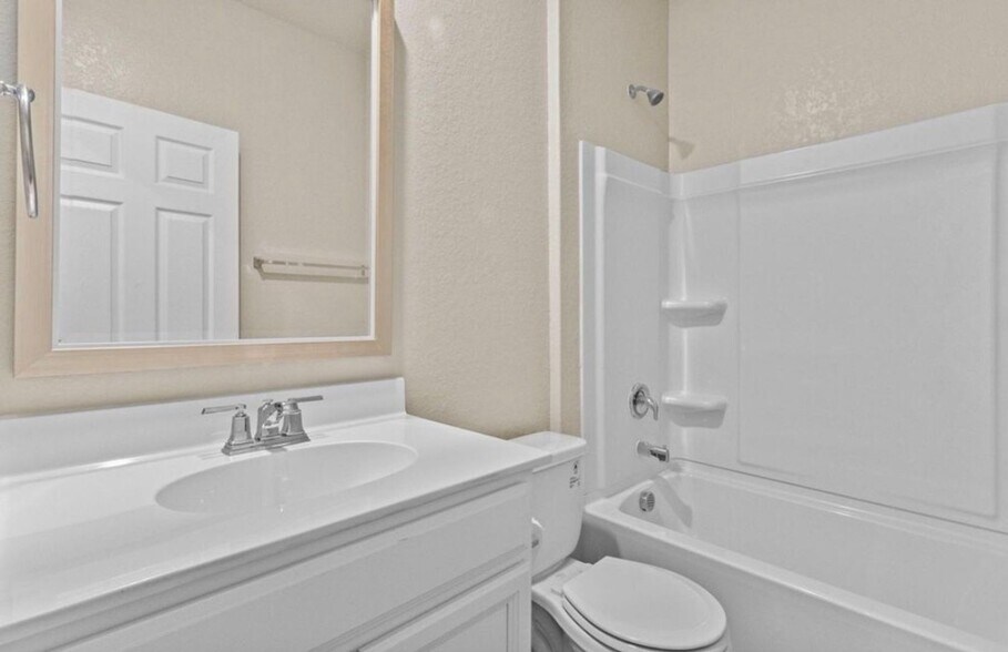 Building Photo - 13011 Sendero Roble