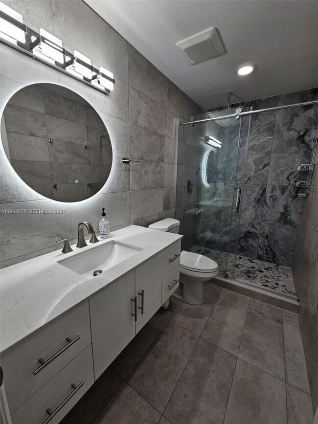 Building Photo - 1001 SE 14th Dr