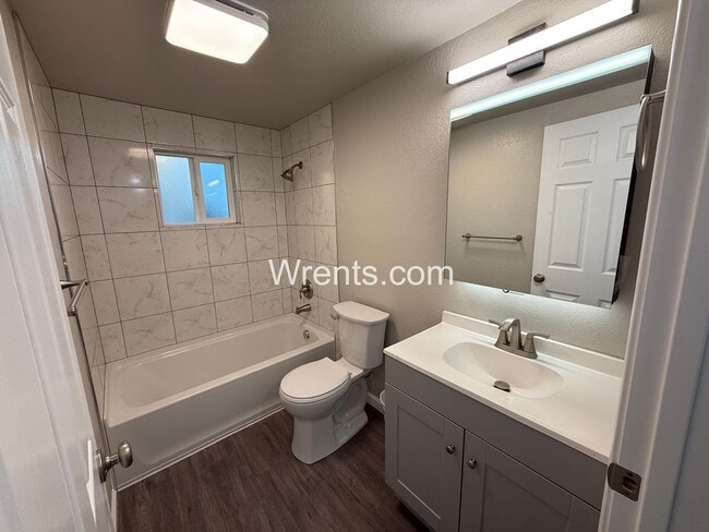 Building Photo - 6319-6321 N Stevens St