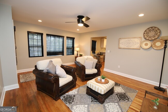 Building Photo - 1007 Vernon St