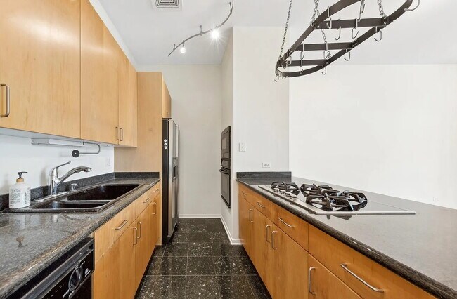 Building Photo - Modern Unit in Prime Location