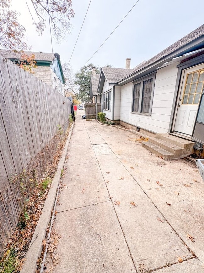 Building Photo - 515 N 32nd St