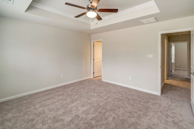 Building Photo - Wonderful townhome