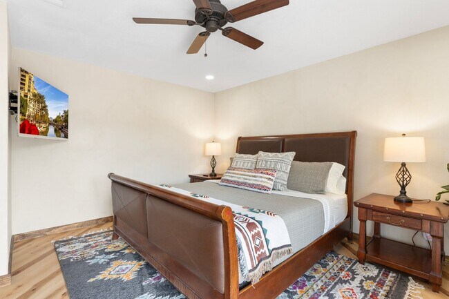 Building Photo - 9 E Del Rio Dr