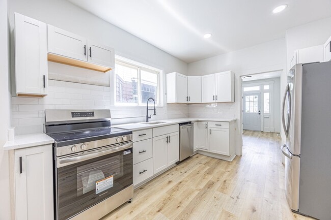 Building Photo - Newly Renovated 5 Bd/2 Bath Home in New Kensington