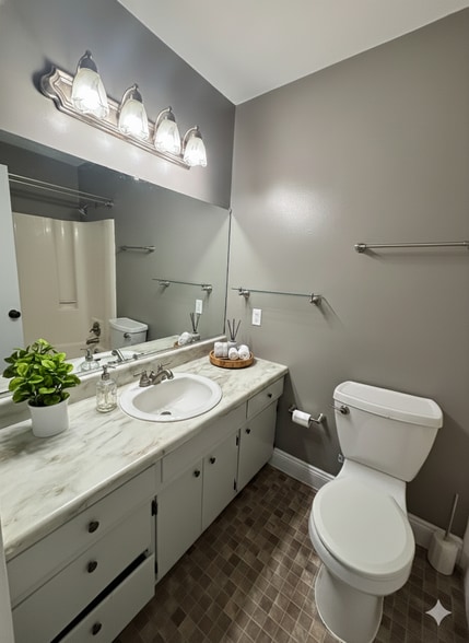 Hall bath - 21116 Wells St