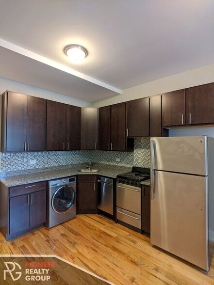 Building Photo - 2900 N Mildred Ave
