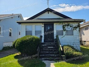 Building Photo - 2 bedroom 1 bathroom house