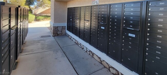 Building Photo - 830 Carnegie St