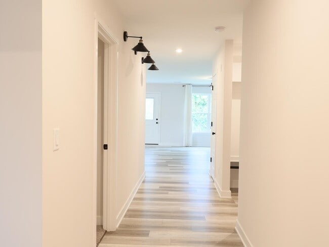 Building Photo - 829 Wolf Run Park Blvd