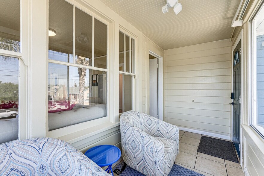 Building Photo - 1218 84th Ave