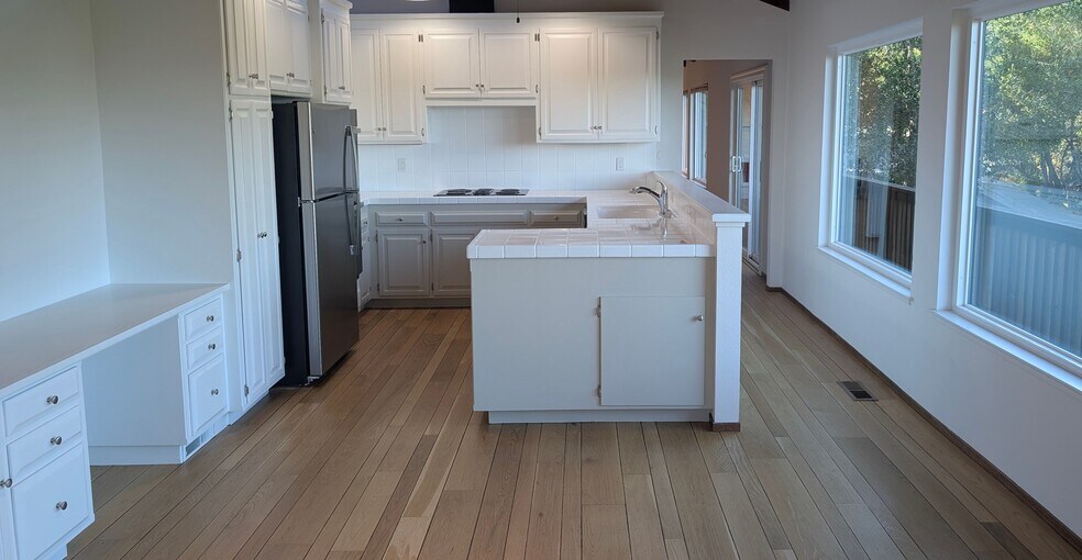 Building Photo - 85 Woodside Dr