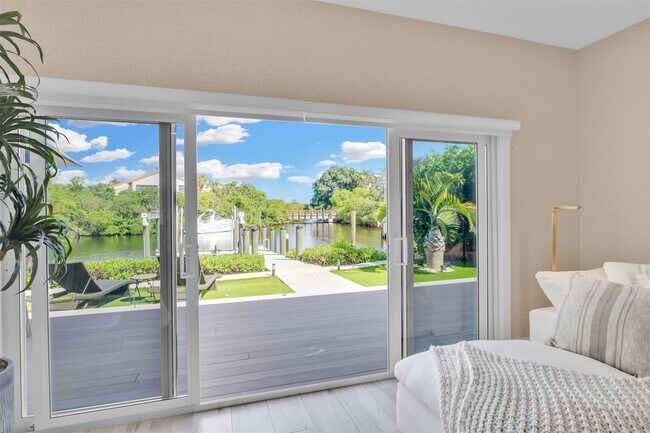 Building Photo - 17026 Bay St