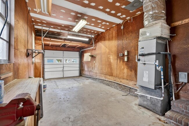 Building Photo - 1321 Briarfield Ave