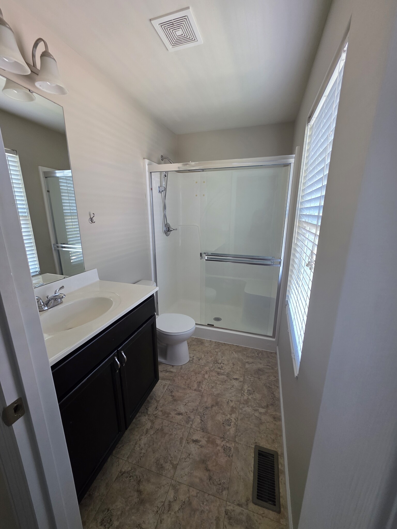 Building Photo - 318 Countryshire Dr