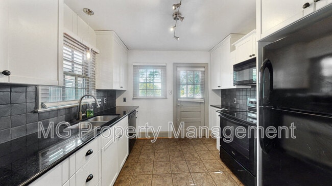 Building Photo - 1608 Onslow Dr
