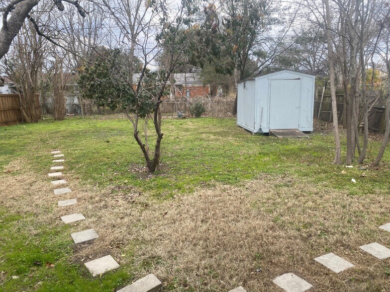 Building Photo - 10421 Desdemona Dr