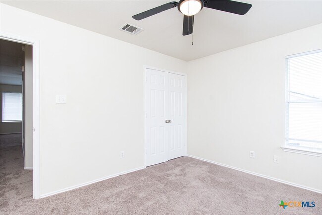 Building Photo - 5304 Willamette Ln