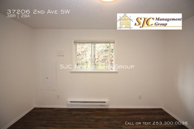 Building Photo - Three Bedroom Plus Finished Basement
