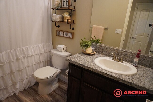 Building Photo - Immaculate Home in Wasco!