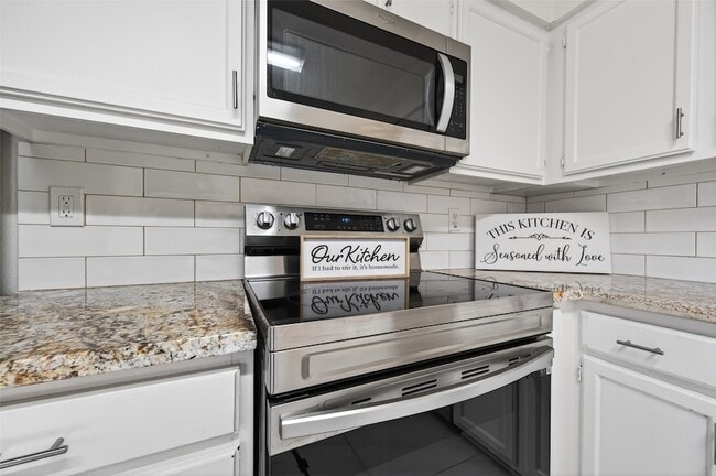 Building Photo - 10726 Village Trail Dr