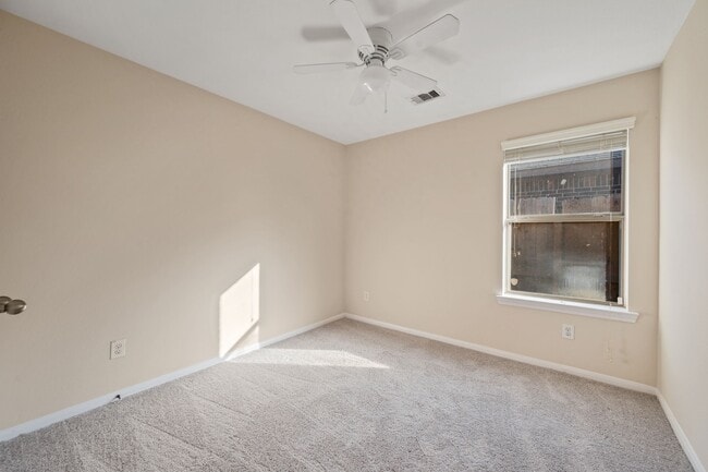 Building Photo - 3031 Lockeridge Village Dr