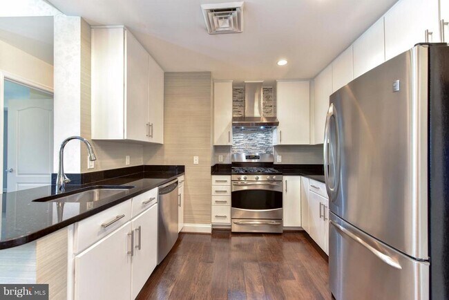 Building Photo - 525 N Fayette St