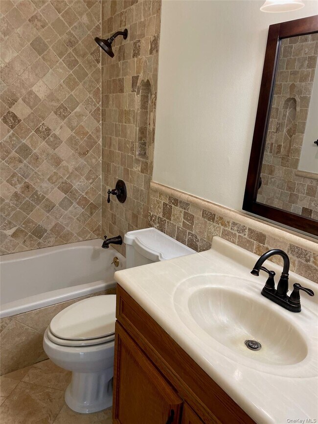 Building Photo - 110 Town Hill Condominium