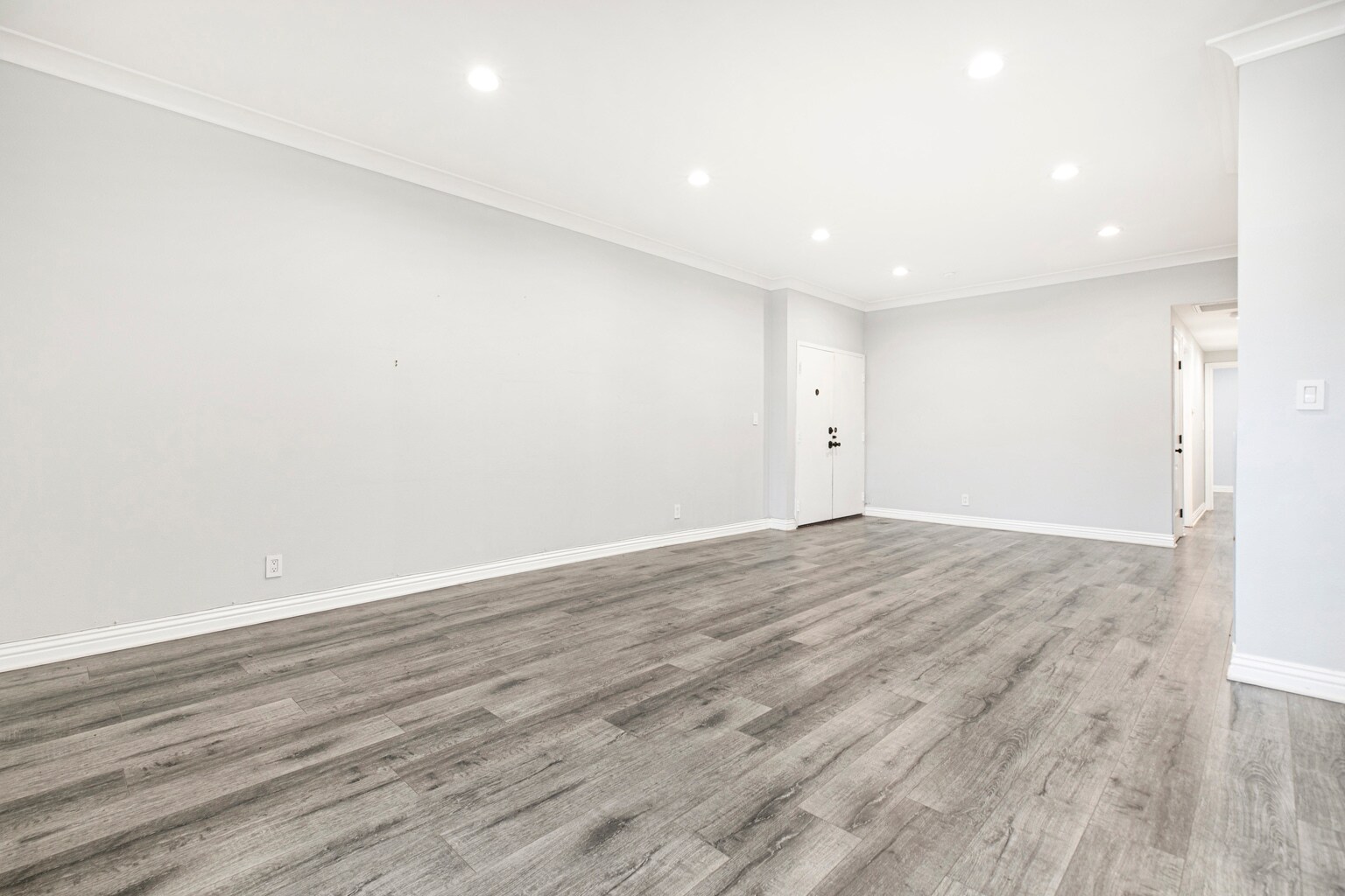Building Photo - 234 N Kenwood St
